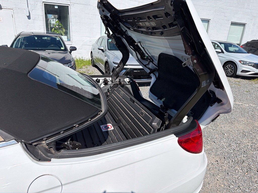 Used 2013 Chrysler 200 Limited FWD image 32