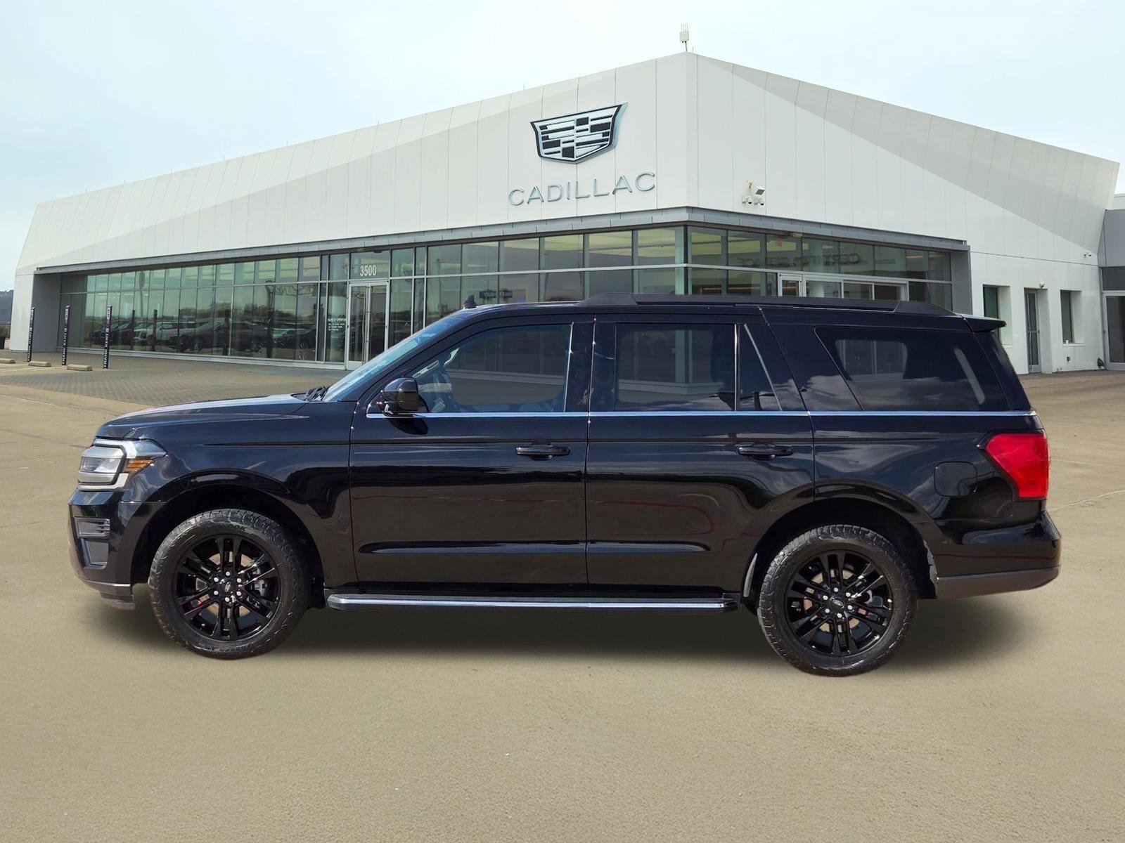 Used 2023 Ford Expedition XLT RWD image 3