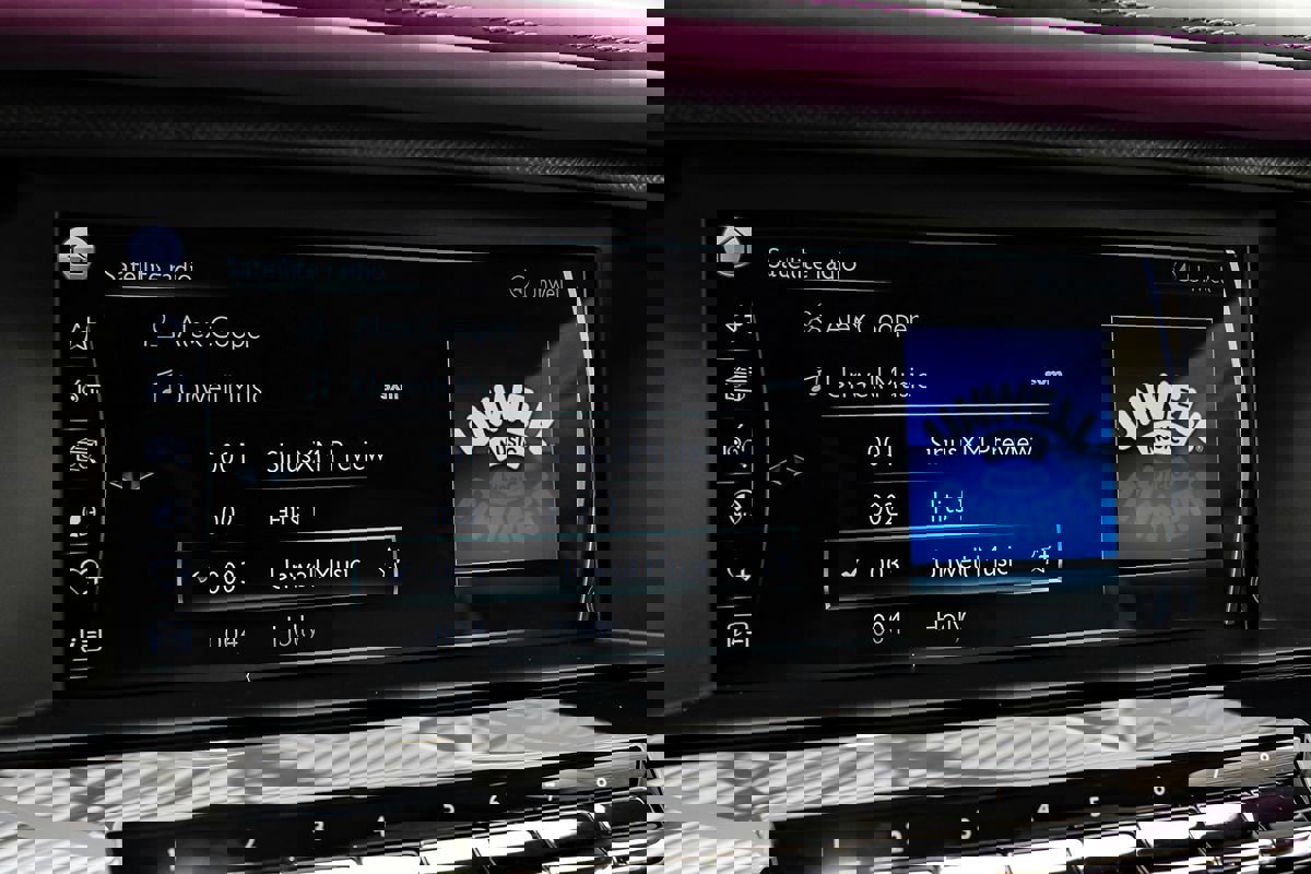 Used 2023 Rolls-Royce Cullinan Black Badge w/ Dark Exterior Package image 24