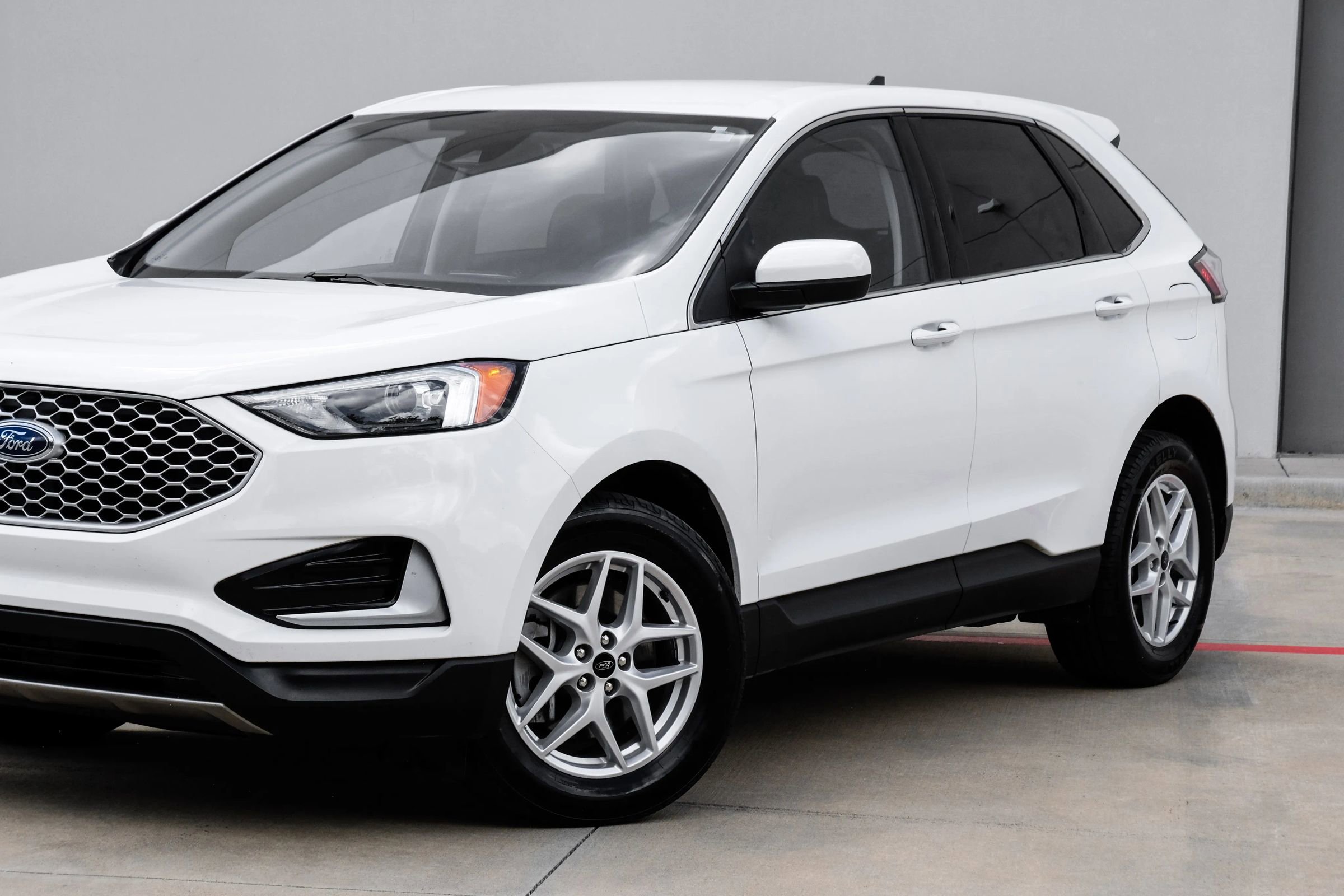 Used 2024 Ford Edge SEL image 17