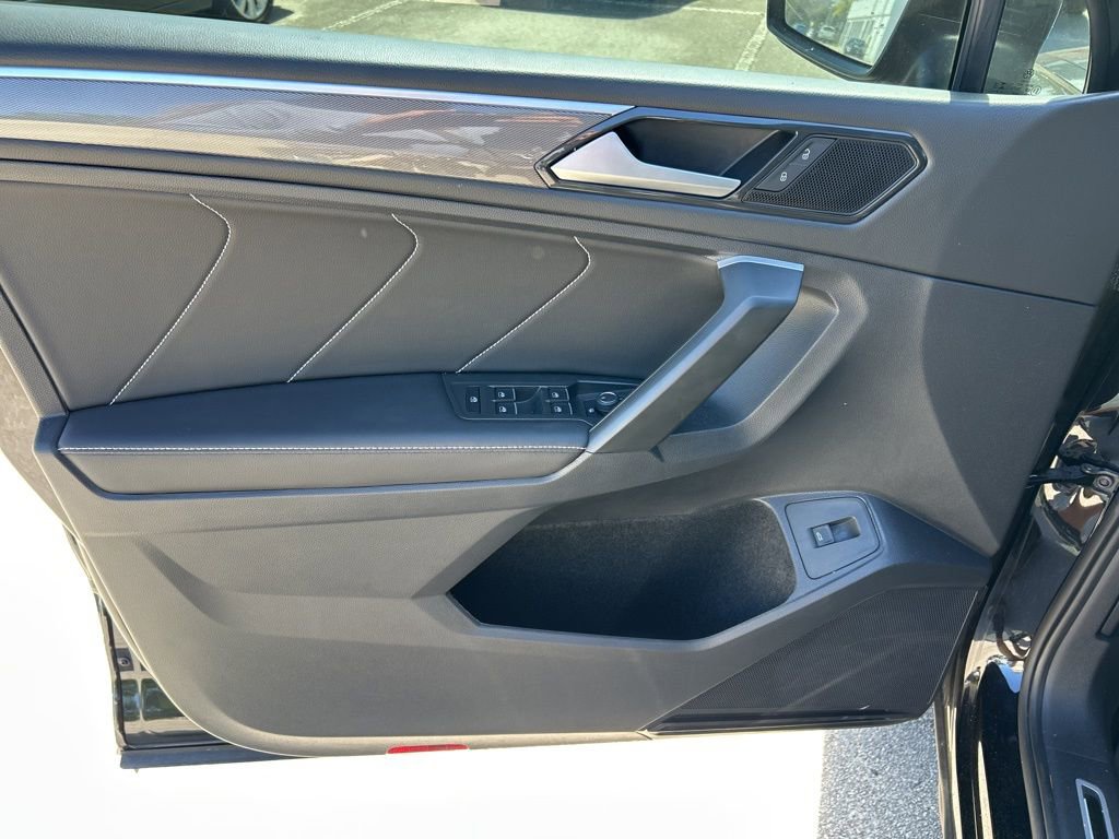 Certified 2024 Volkswagen Tiguan SE R-Line image 11