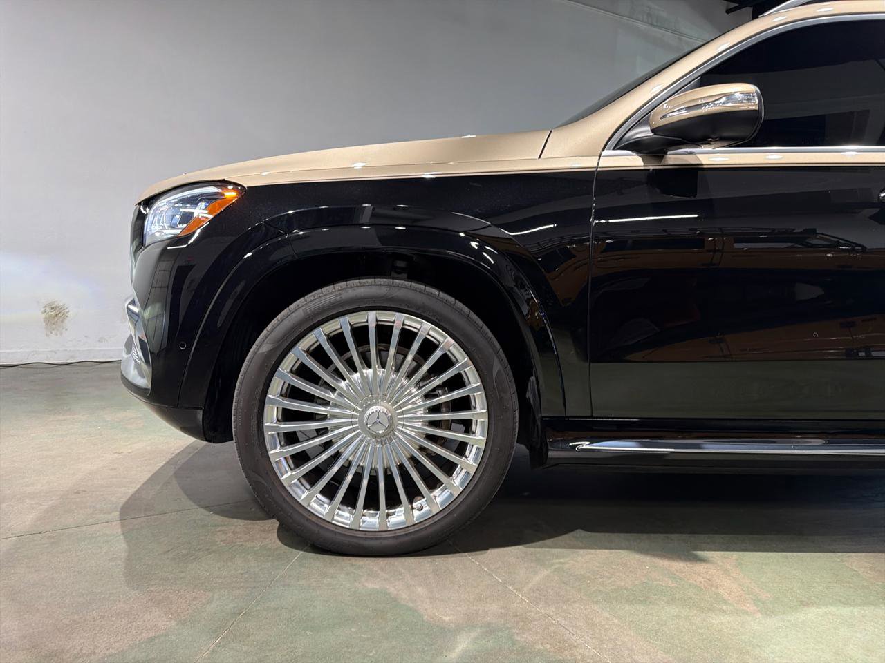 Used 2023 Mercedes-Benz Maybach GLS 600 4MATIC image 2