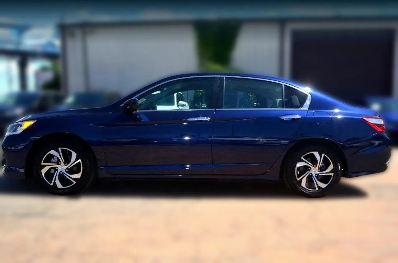 Used 2017 Honda Accord LX image 3
