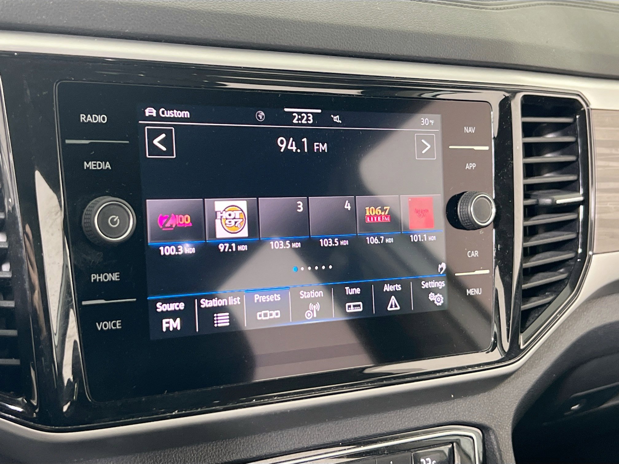 Used 2023 Volkswagen Atlas SEL image 15