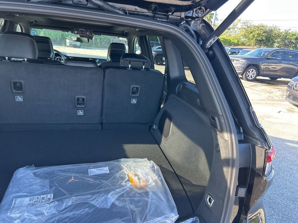 New 2025 Jeep Grand Cherokee Overland image 32