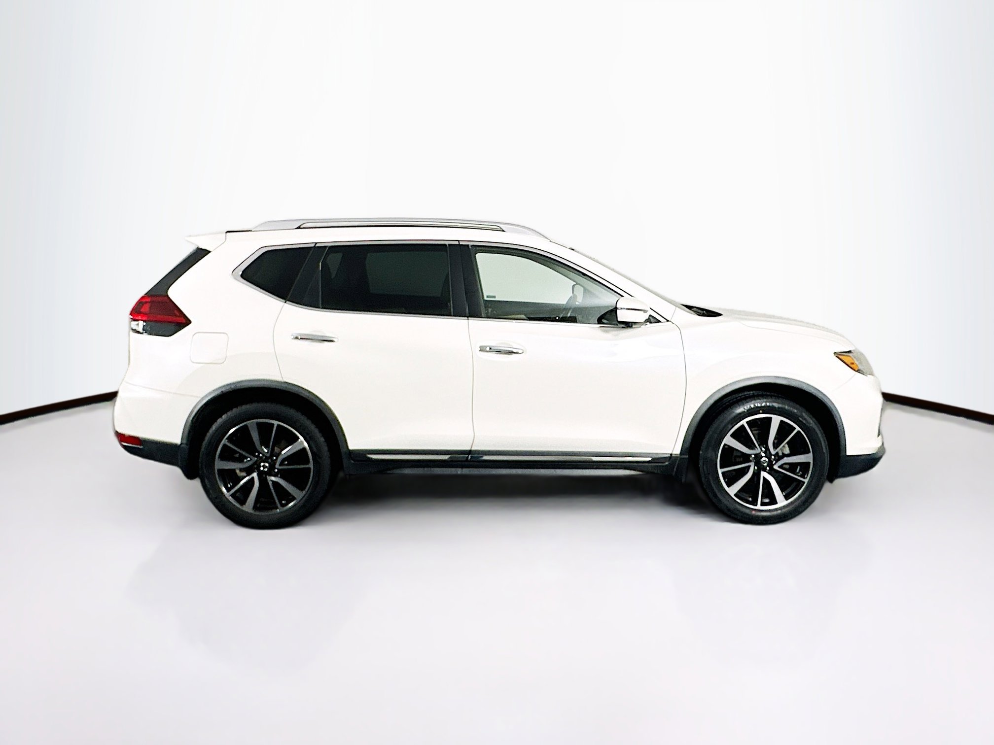 Used 2018 Nissan Rogue SL w/ Premium Package image 10