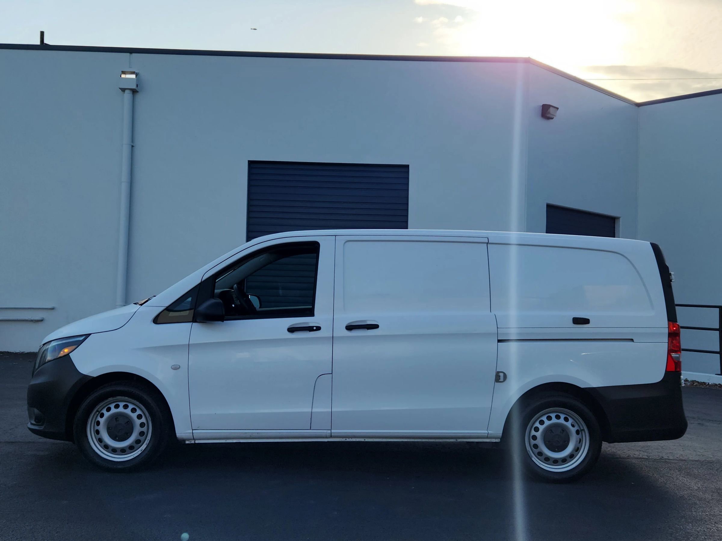 Used 2018 Mercedes-Benz Metris image 2