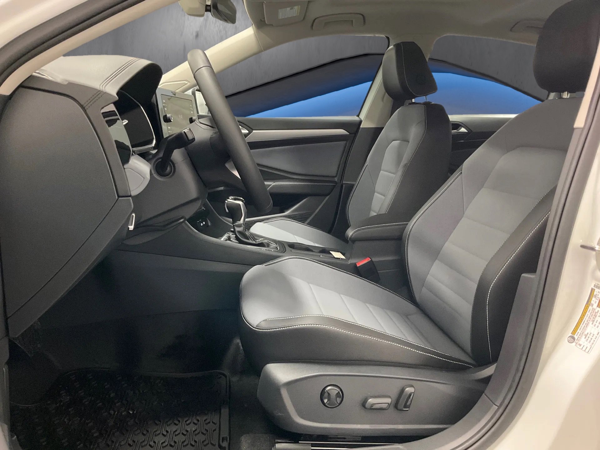 New 2026 Volkswagen Jetta SE image 3