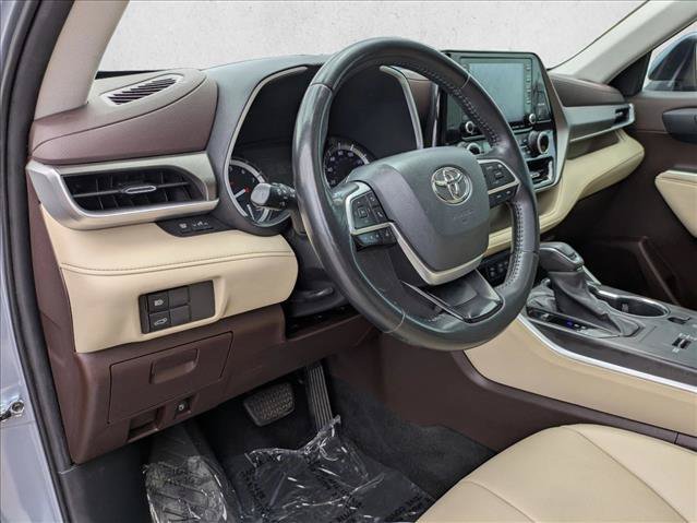 Used 2022 Toyota Highlander XLE FWD image 10