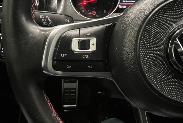 Used 2017 Volkswagen Golf S image 21