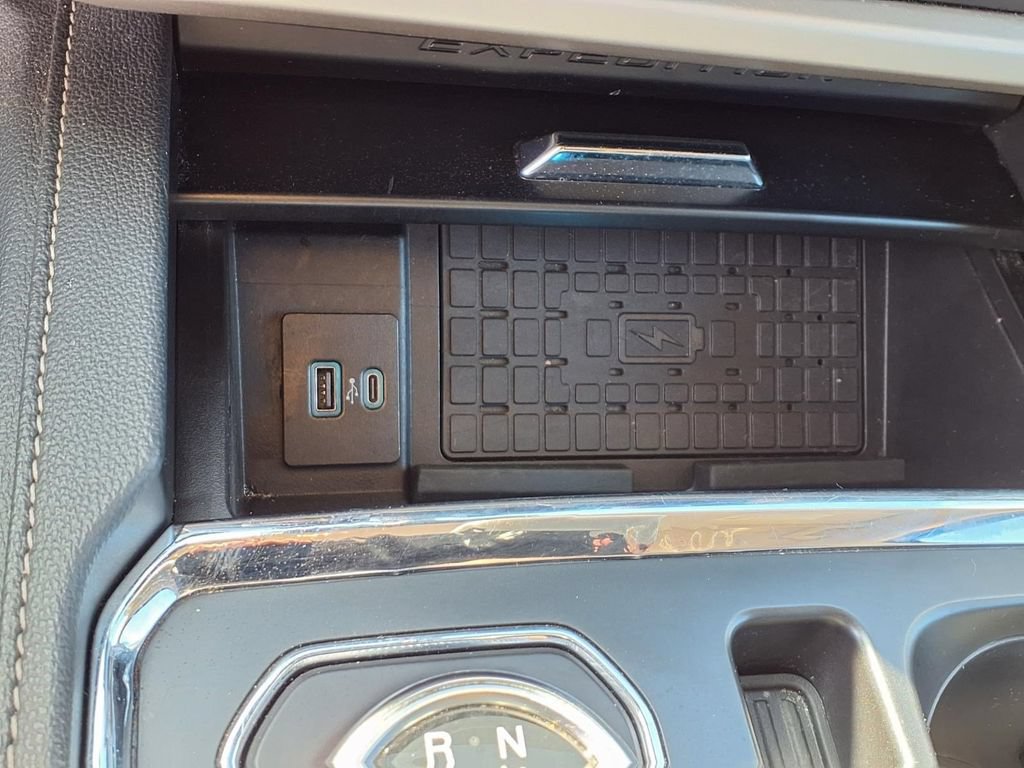 Used 2024 Ford Expedition XLT AWD/4WD image 9