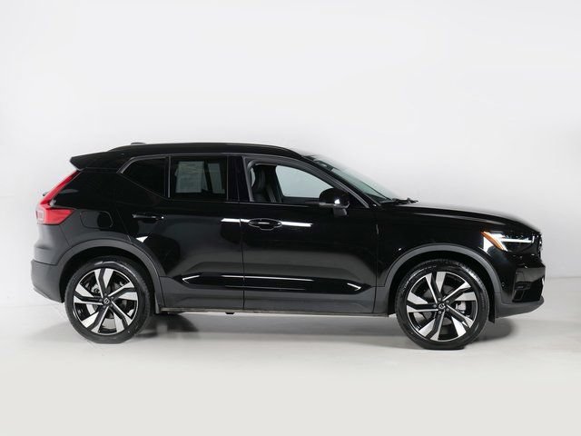 Used 2025 Volvo XC40 B5 Plus AWD/4WD image 29