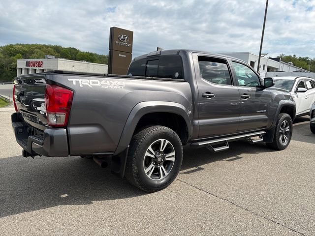 Used 2017 Toyota Tacoma TRD Sport AWD/4WD image 5