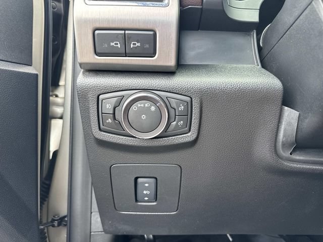 Used 2017 Ford F150 Platinum w/ Equipment Group 701A Luxury AWD/4WD image 20