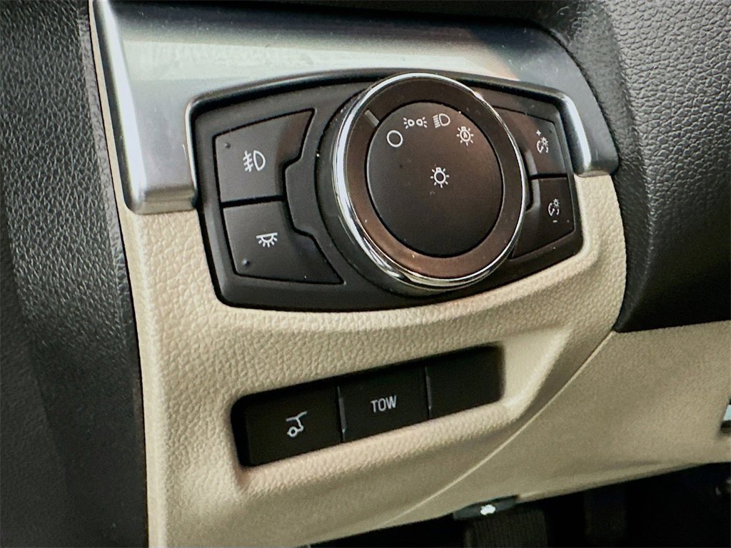 Used 2018 Ford Explorer Limited w/ Class II Trailer Tow Package image 10