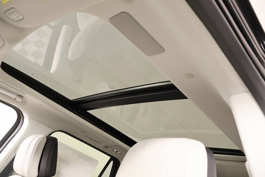 New 2025 Lincoln Navigator Reserve image 16