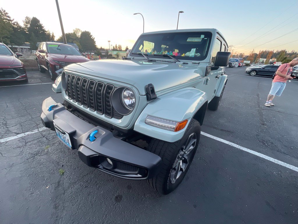 Used 2024 Jeep Wrangler Unlimited w/ Convenience Group AWD/4WD image 2