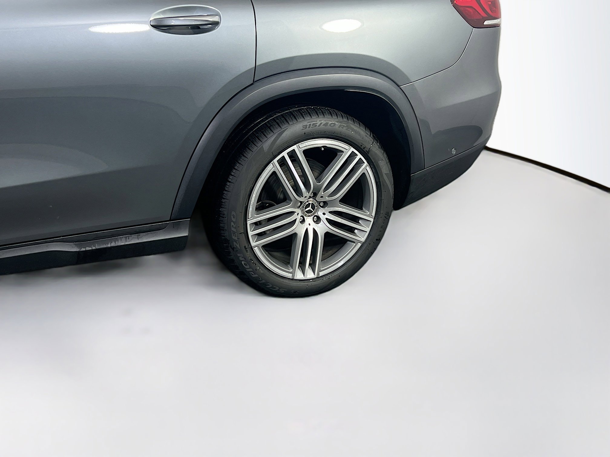 Used 2021 Mercedes-Benz GLS 450 4MATIC image 32