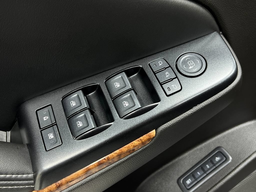 Used 2015 Chevrolet Tahoe LTZ AWD/4WD image 17