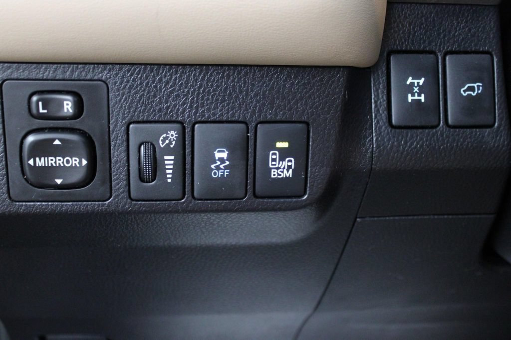 Used 2014 Toyota RAV4 Limited w/ Technology Package AWD/4WD image 39