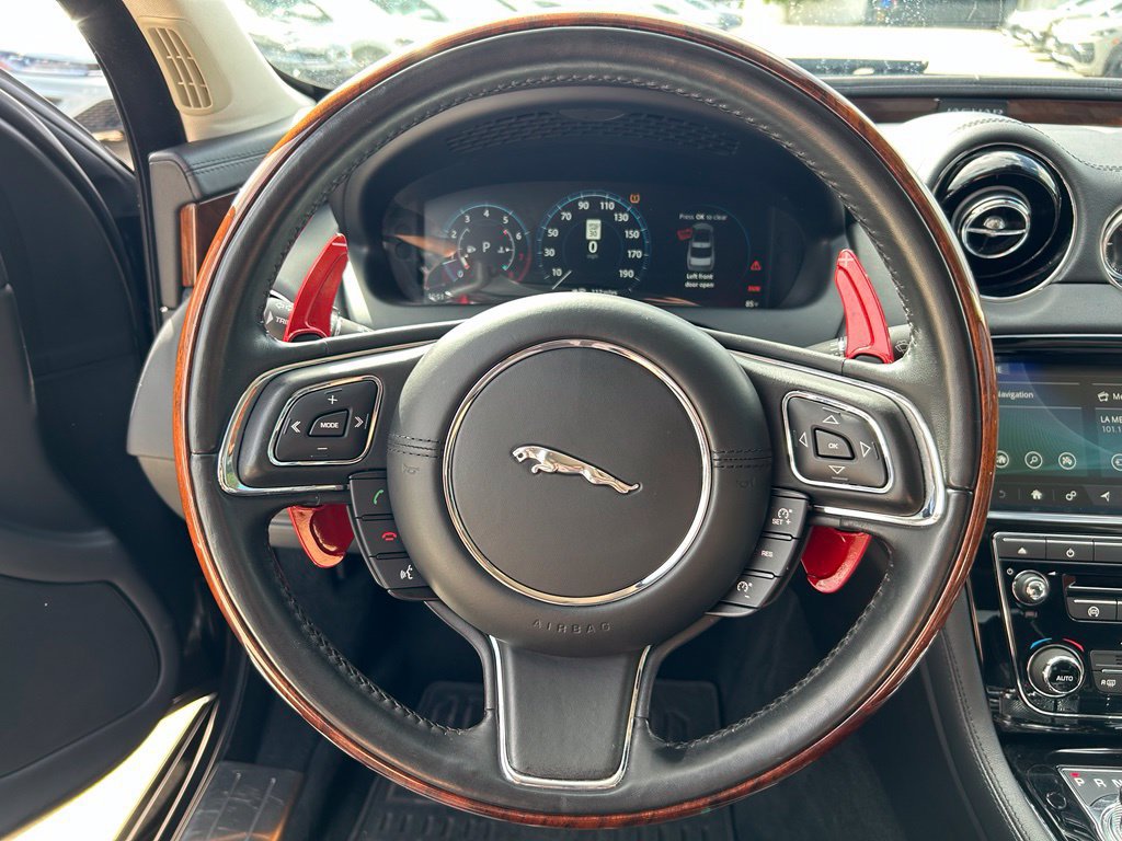 Used 2018 Jaguar XJ R-Sport RWD image 22