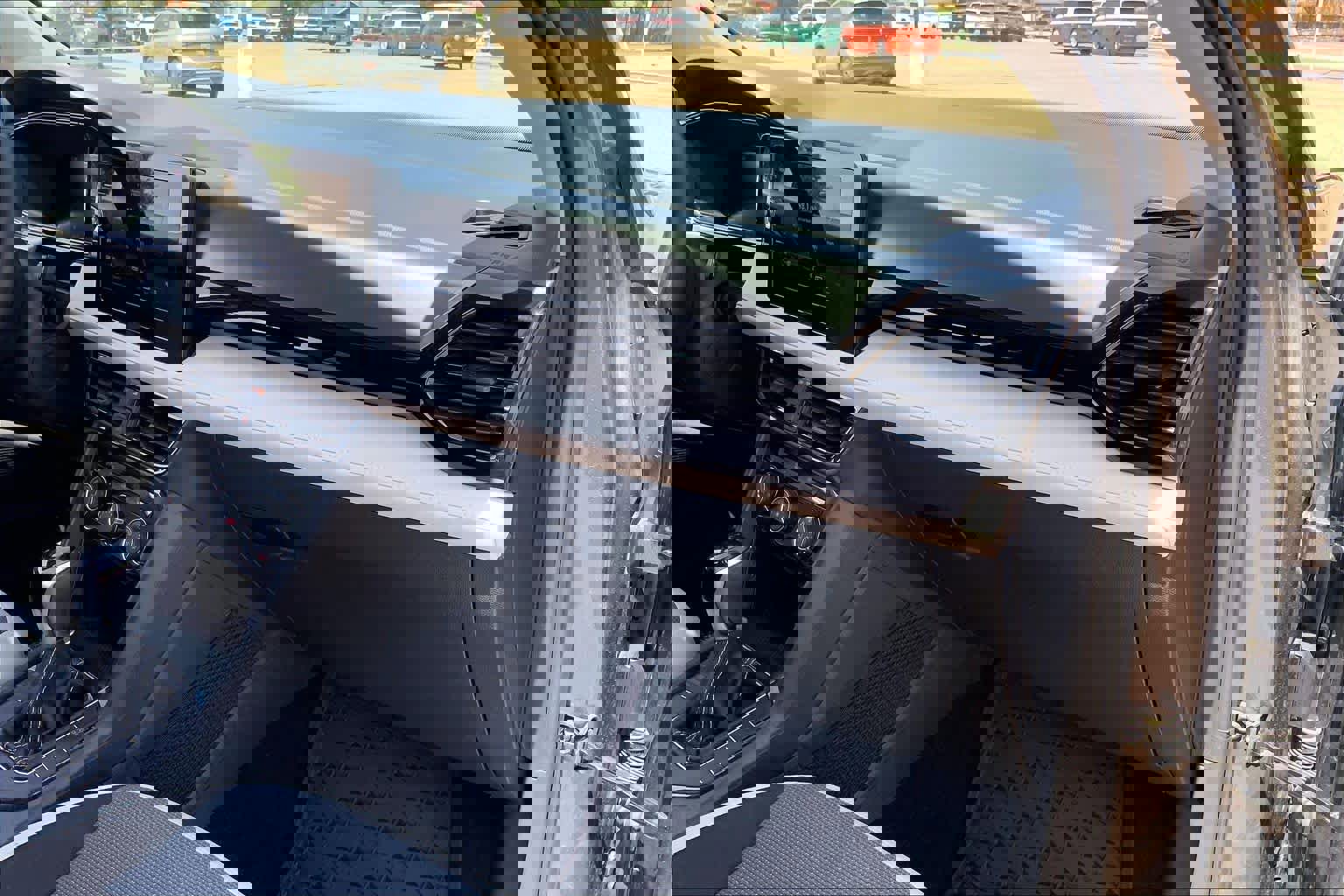 Used 2025 Volkswagen Taos S AWD/4WD image 19