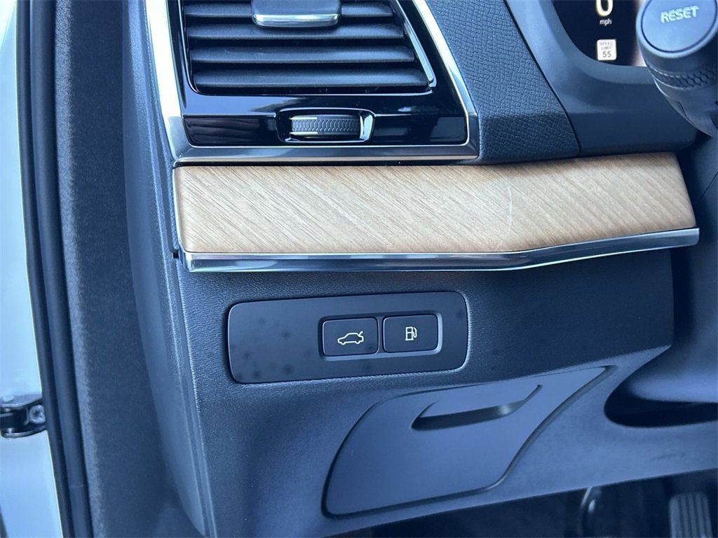 Certified 2023 Volvo XC90 T8 Plus w/ Protection Package image 17