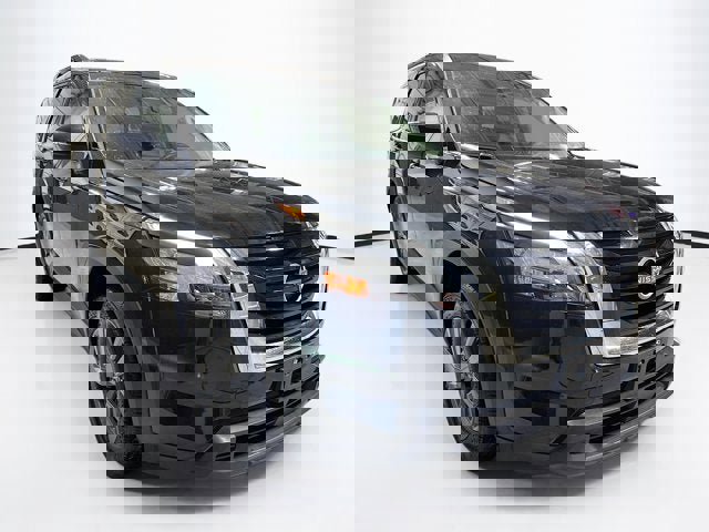Certified 2024 Nissan Pathfinder SV image 3