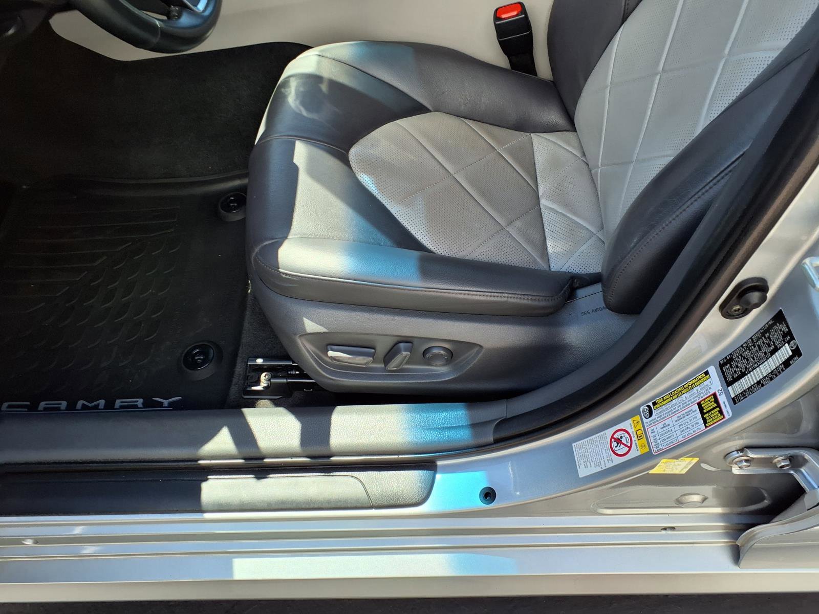 Used 2018 Toyota Camry XLE FWD image 9