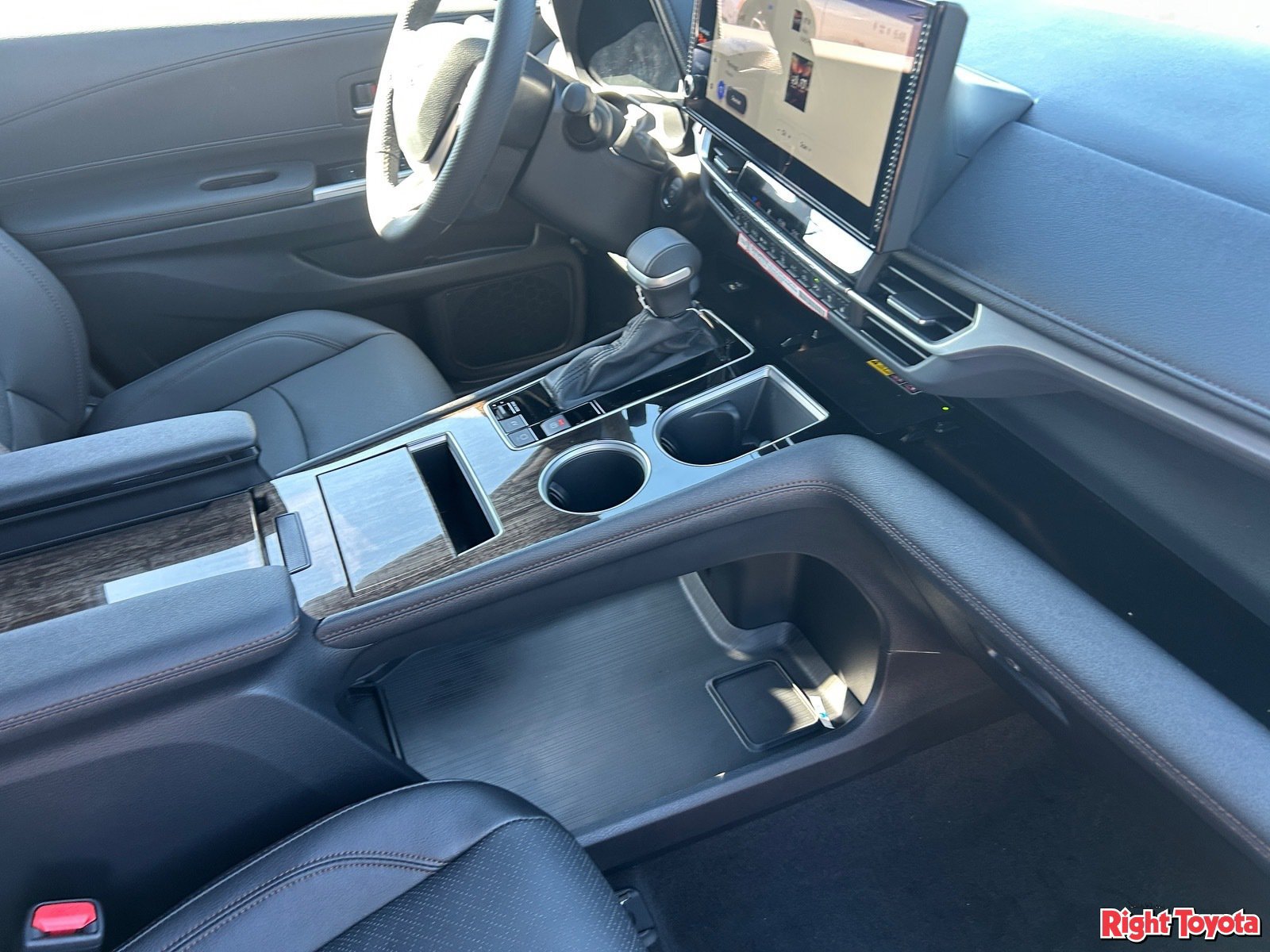 New 2026 Toyota Sienna Platinum AWD/4WD image 14