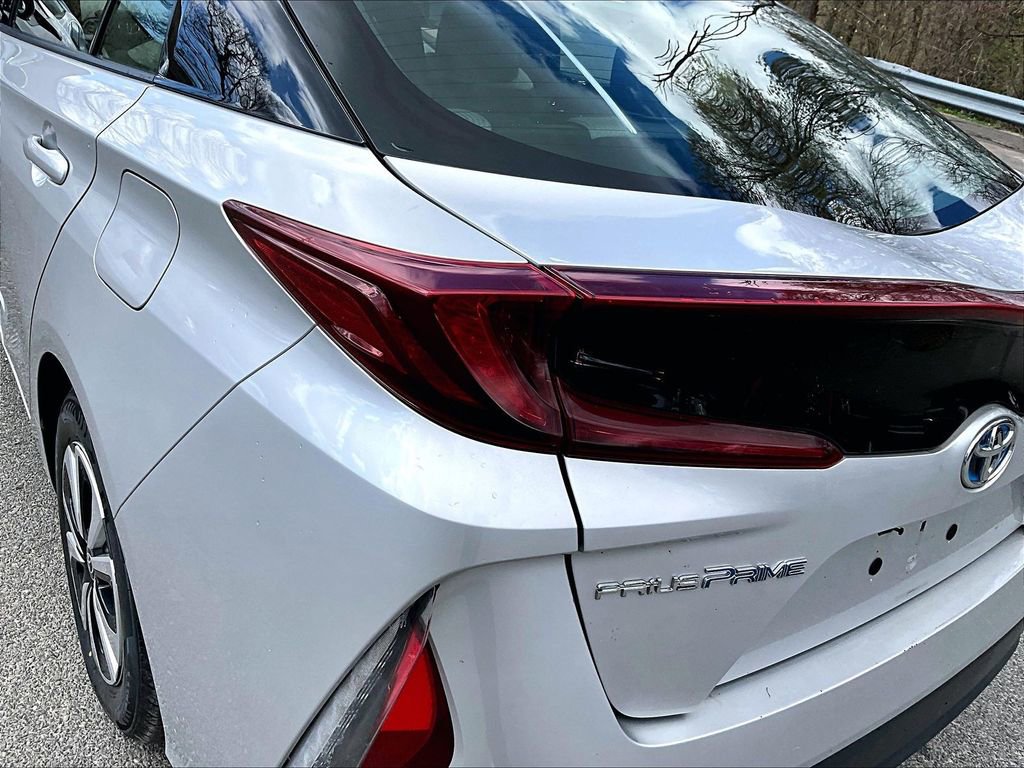 Used 2017 Toyota Prius Prime Plus w/ Carpet Mat Package image 18