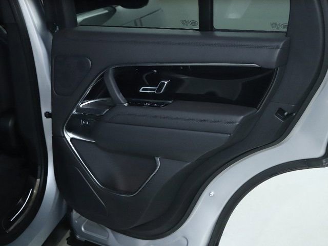 Certified 2025 Land Rover Range Rover SE image 33