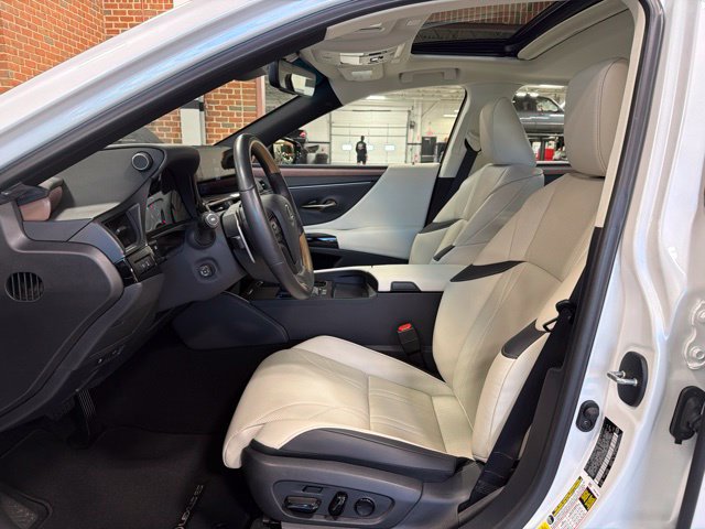 Used 2025 Lexus ES 300h w/ Technology Package FWD image 12