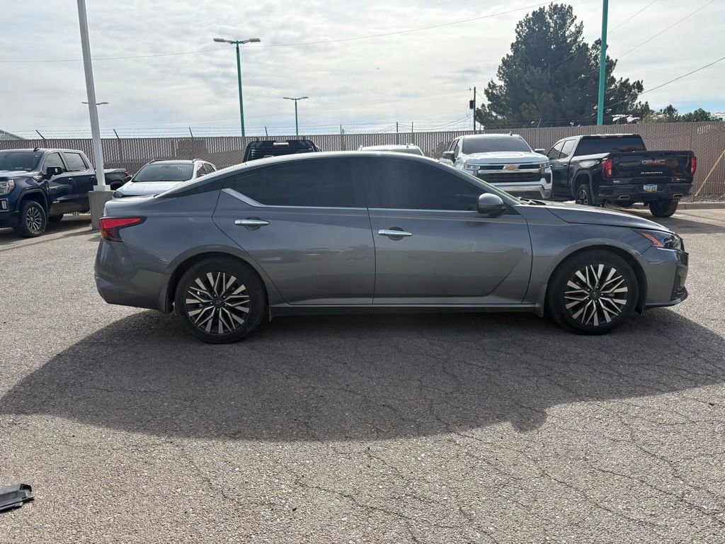Used 2023 Nissan Altima 2.5 SV w/ SV Premium Package FWD image 5