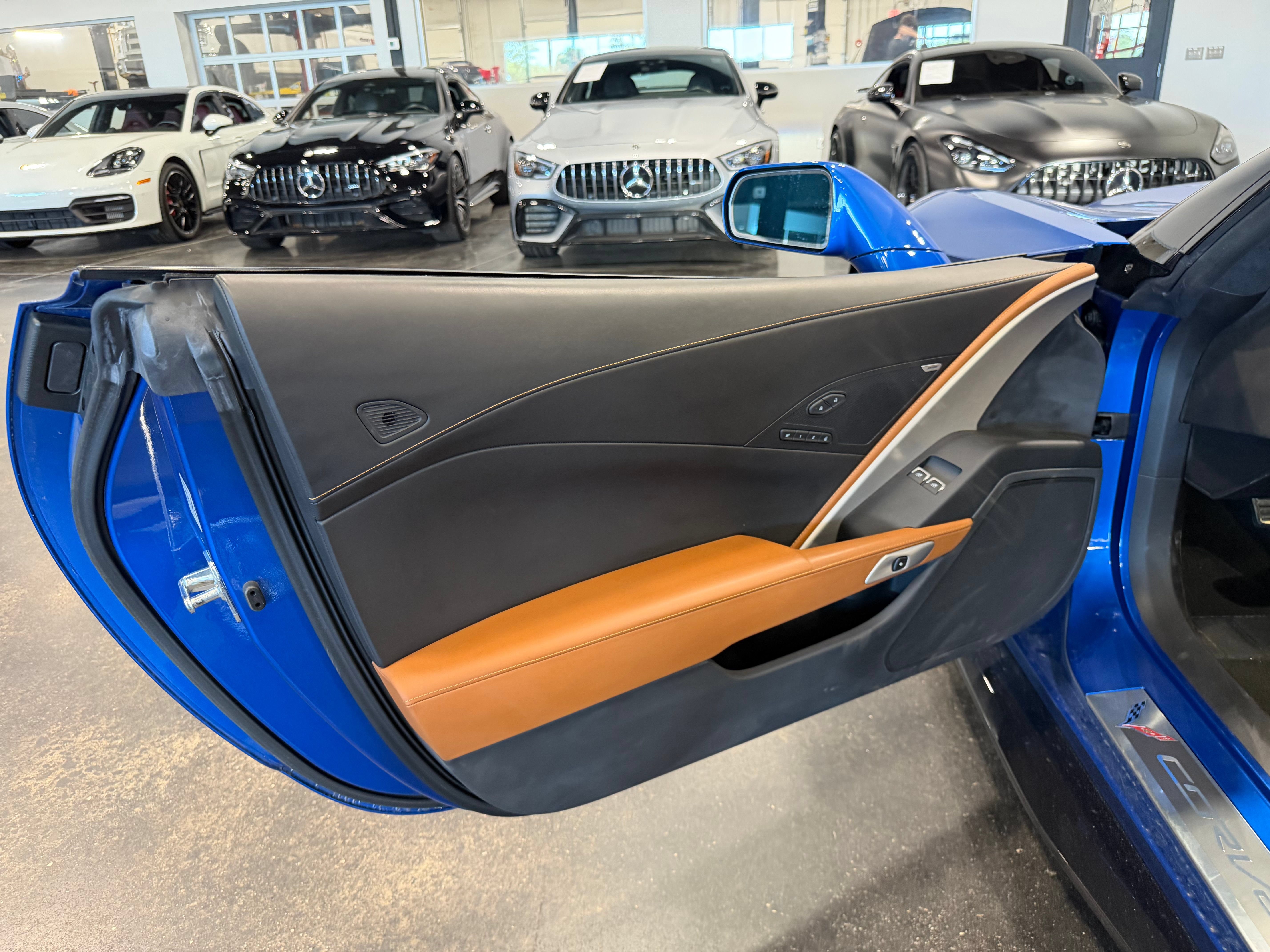 Used 2015 Chevrolet Corvette Z06 w/ 3LZ Preferred Equipment Group RWD image 9
