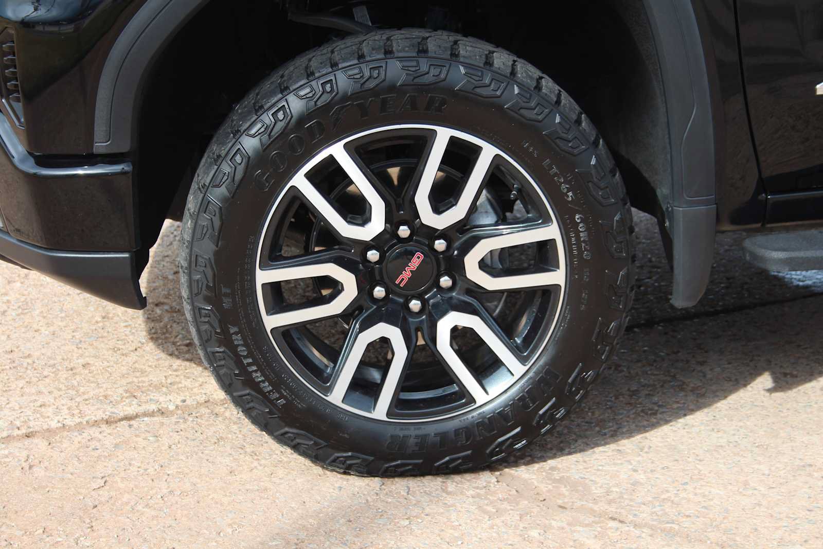 Used 2024 GMC Sierra 1500 AT4 w/ AT4 Premium Package AWD/4WD image 18