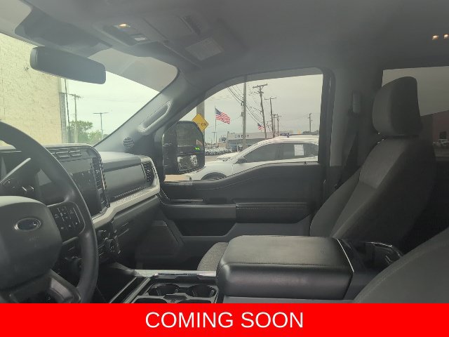 Used 2024 Ford F250 XLT w/ Black Appearance Package AWD/4WD image 4