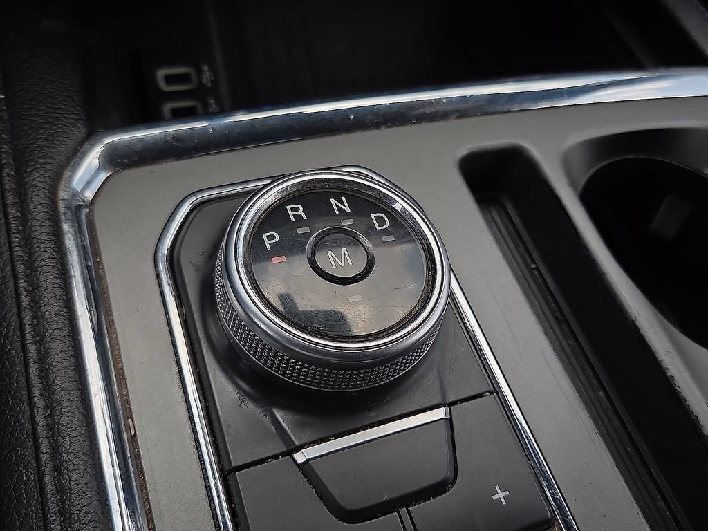 Used 2019 Ford Expedition XLT w/ Equipment Group 202A AWD/4WD image 17