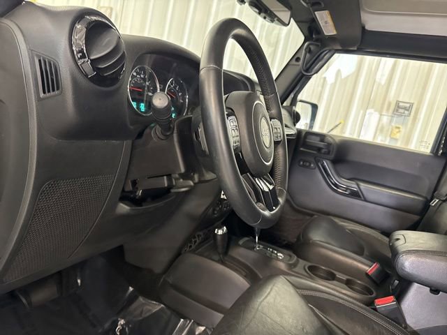 Used 2015 Jeep Wrangler Unlimited Sahara AWD/4WD image 29
