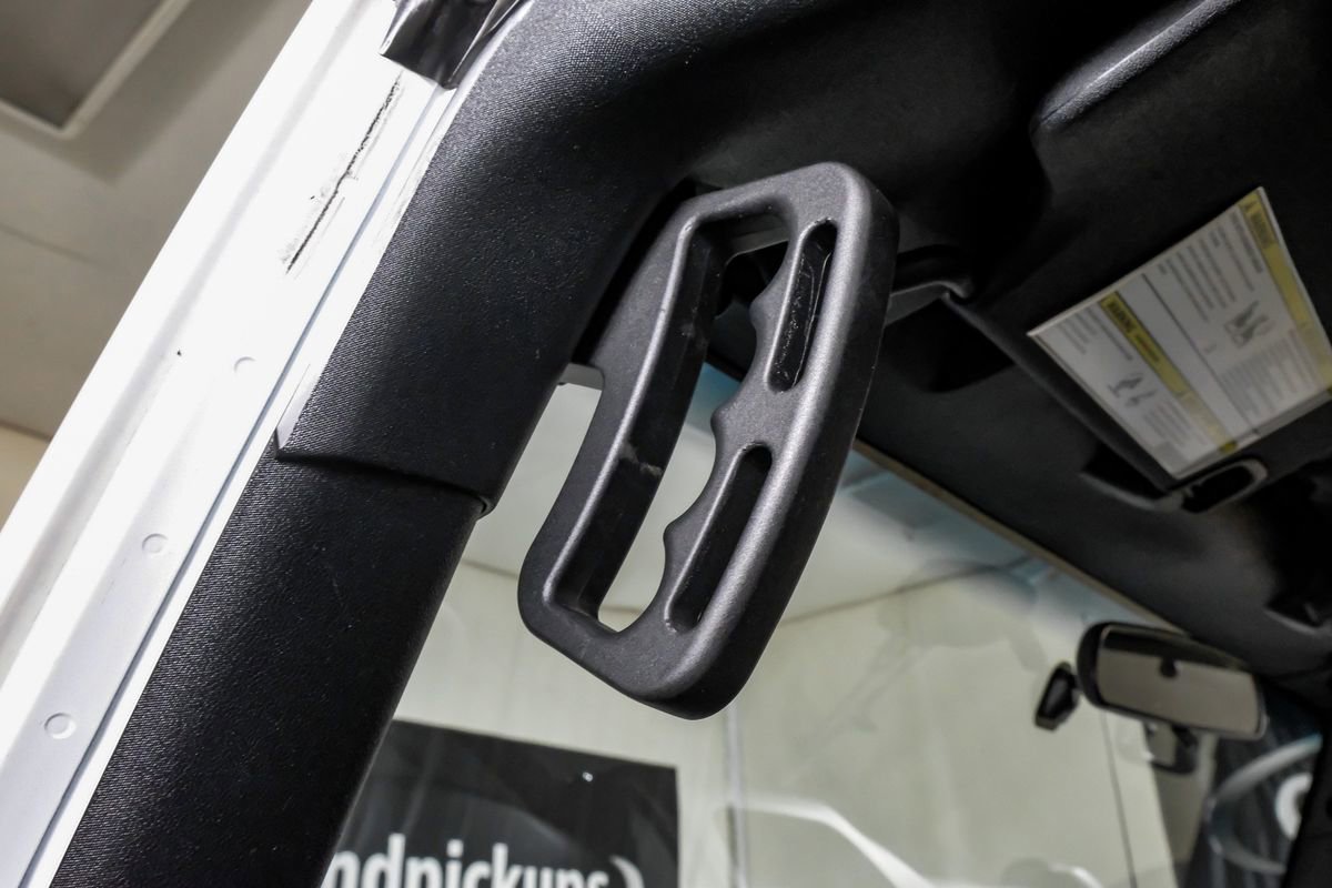 Used 2018 Jeep Wrangler Sport image 30