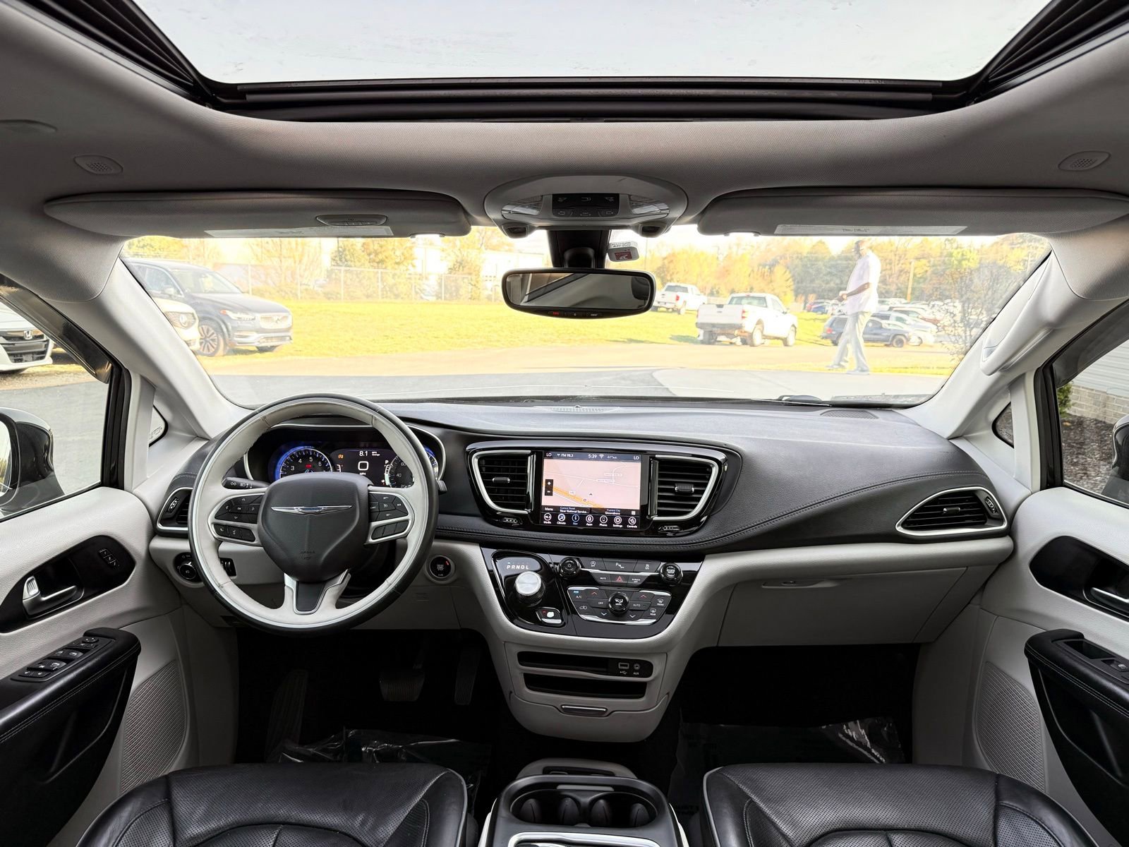 Used 2020 Chrysler Pacifica Limited FWD image 2