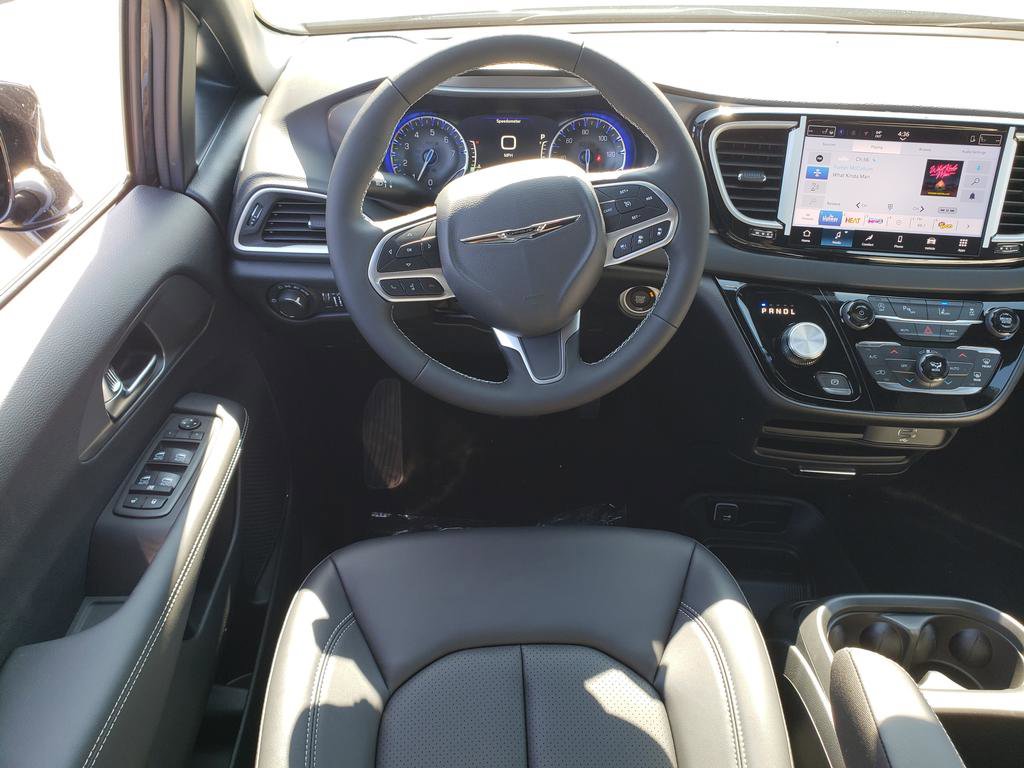 New 2026 Chrysler Voyager LX image 17