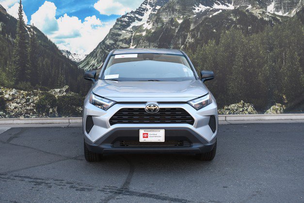 Used 2024 Toyota RAV4 LE AWD/4WD image 5