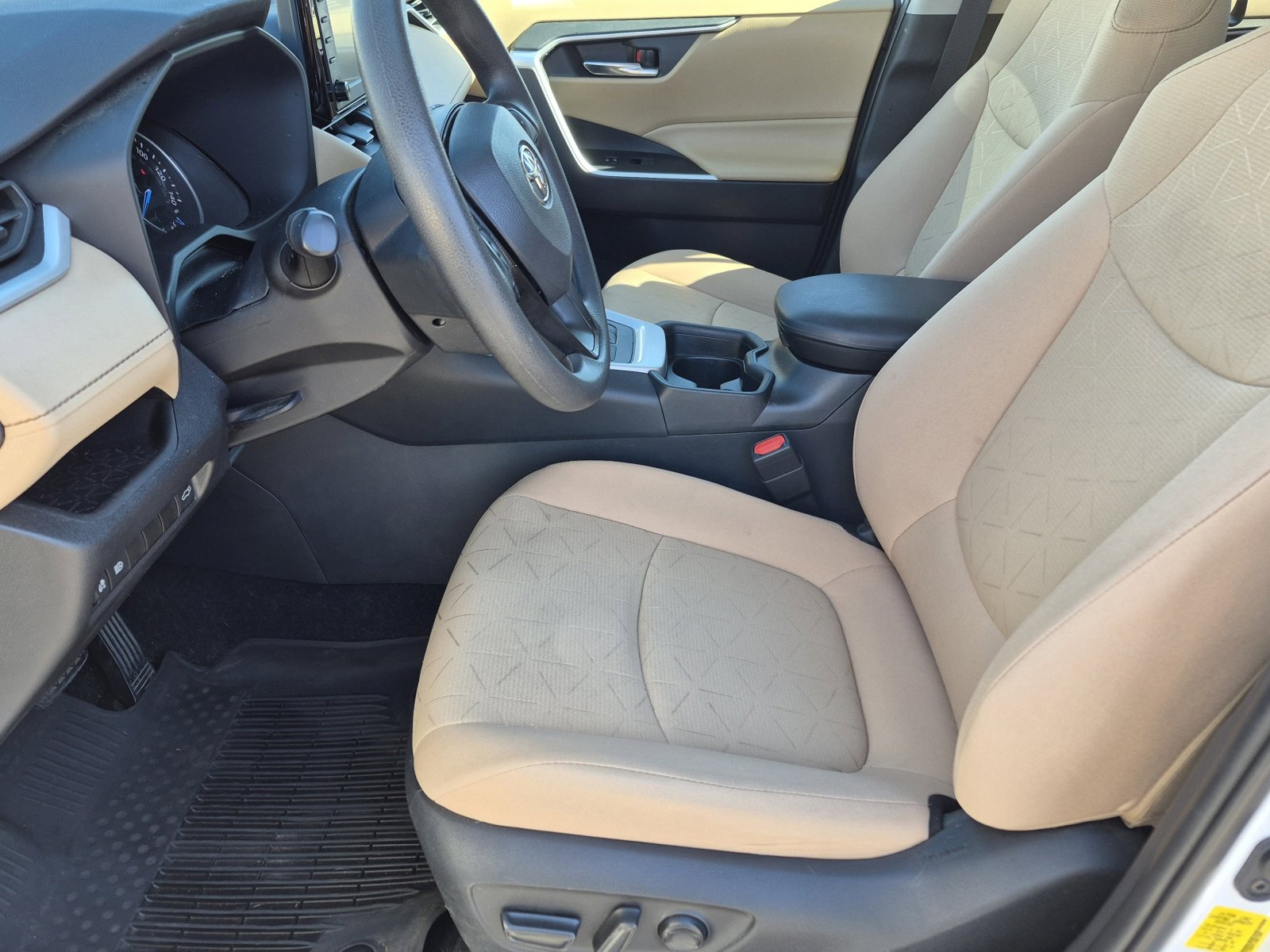 Used 2021 Toyota RAV4 XLE w/ Convenience Package AWD/4WD image 16