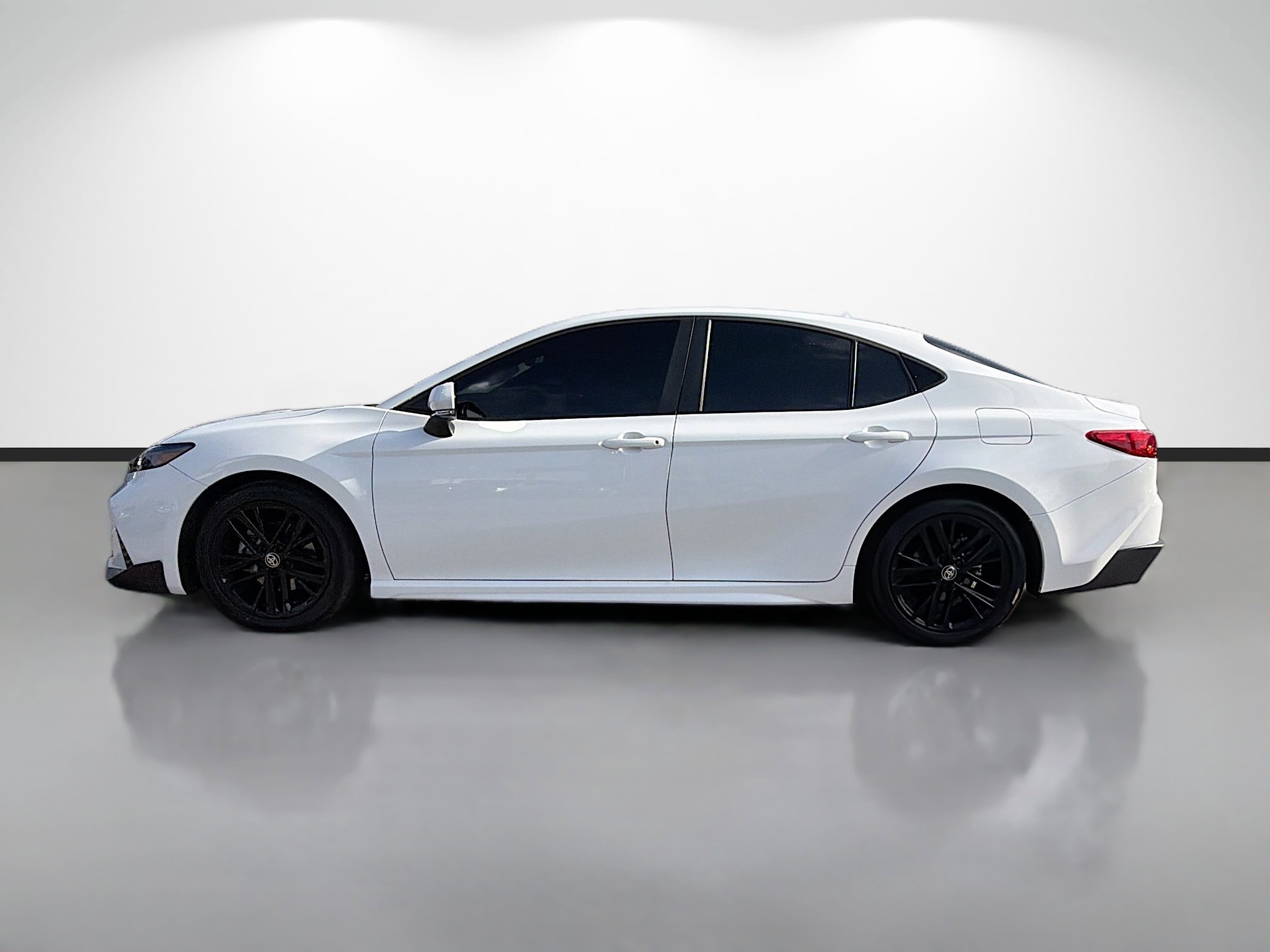 Used 2025 Toyota Camry SE w/ Multimedia Upgrade Package image 6