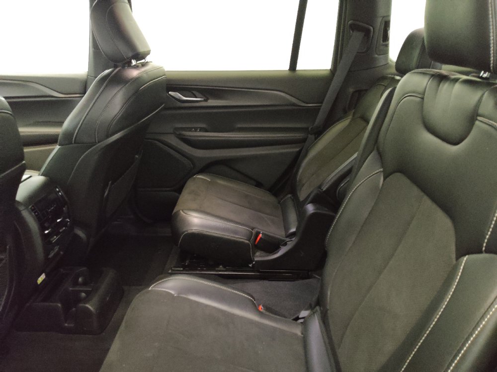 Used 2023 Jeep Grand Cherokee L Laredo AWD/4WD image 18