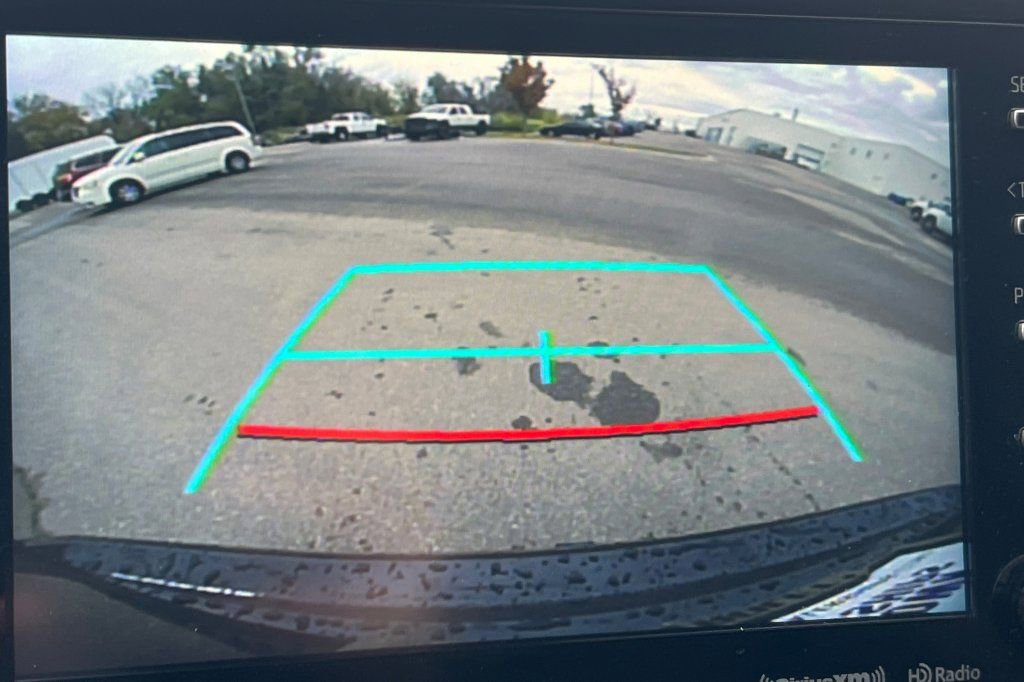 Used 2020 Toyota Highlander XLE image 16