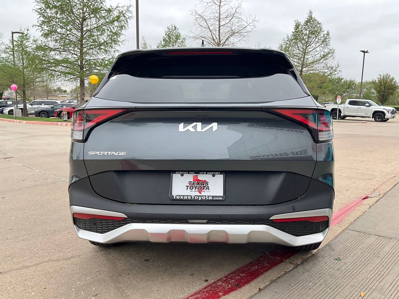 Used 2025 Kia Sportage LX FWD image 7