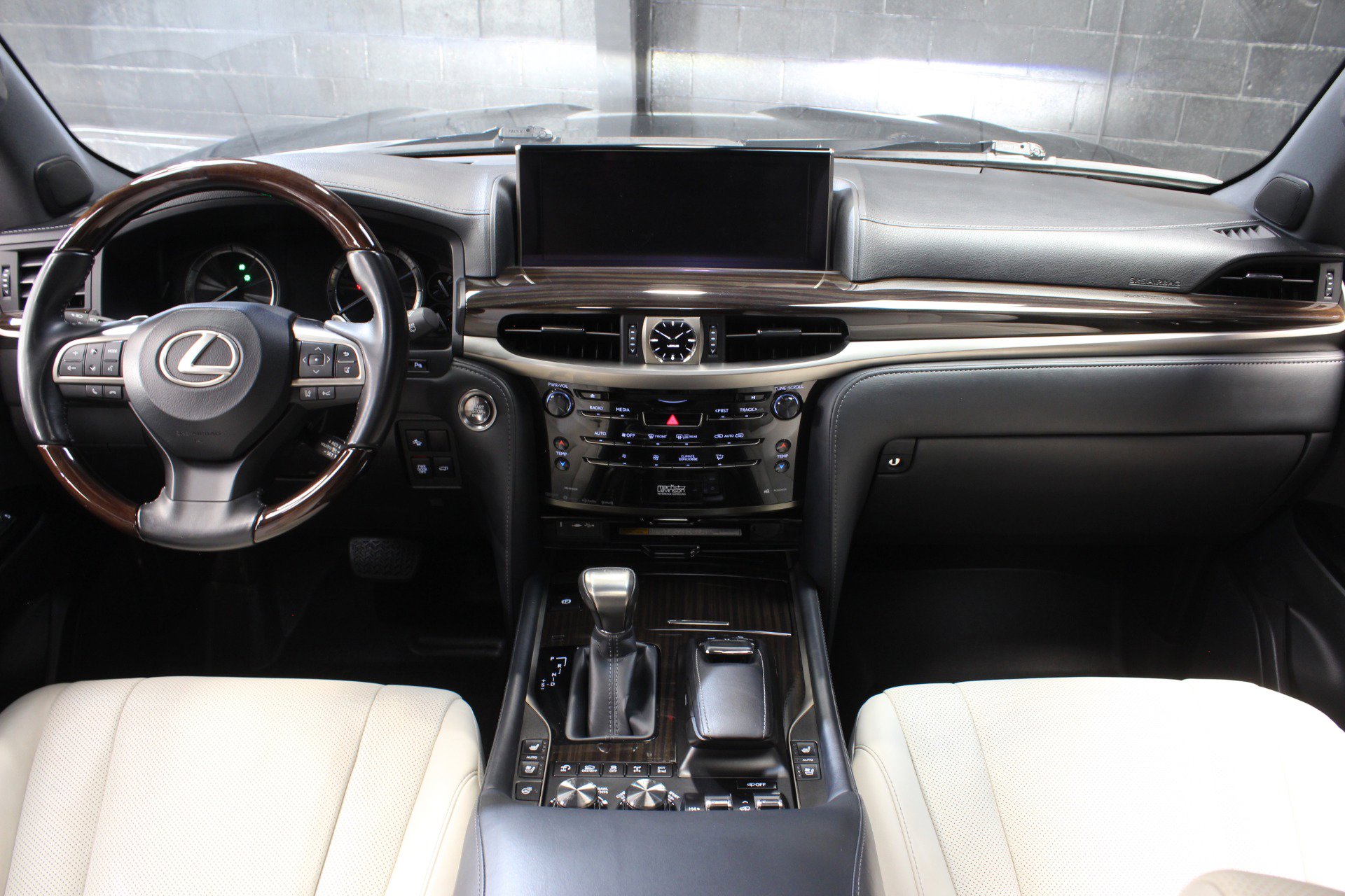 Used 2019 Lexus LX 570 Three-Row Inspiration Series w w/ Inspiration Series image 23