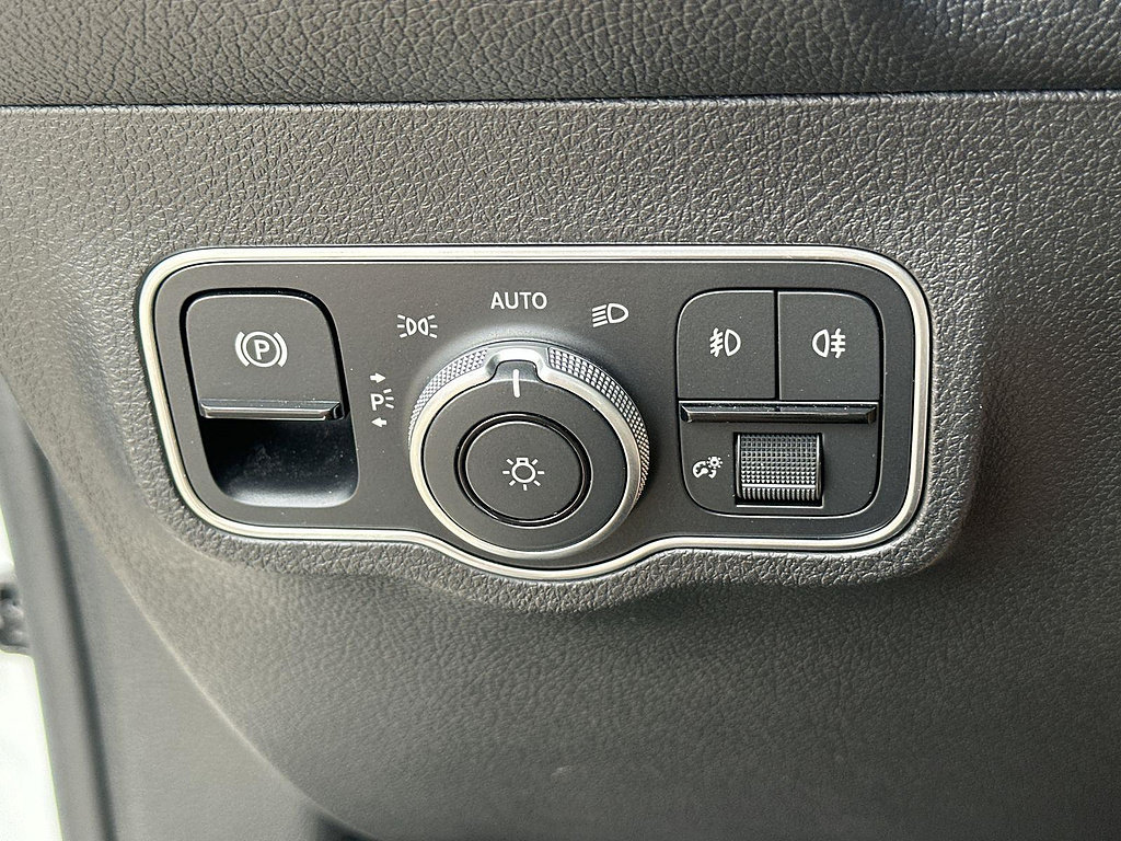 Used 2023 Mercedes-Benz GLB 250 image 16
